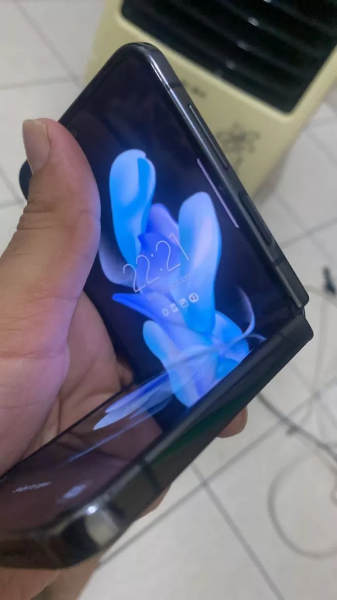 Samsung galaxy z flip 4 - photo 3
