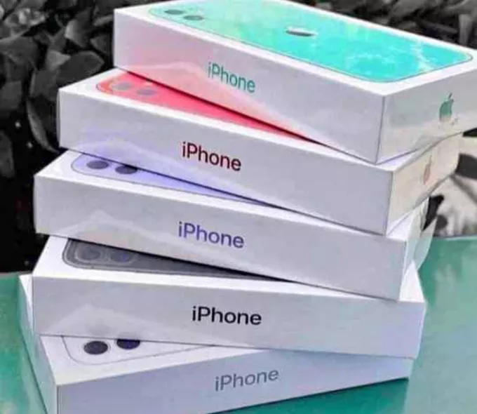 iPhone 11 - photo 1