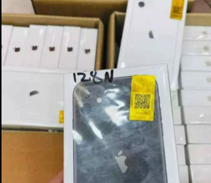 iPhone 11 - photo 2