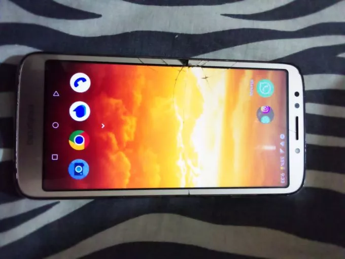 Motorola e5 - photo 2