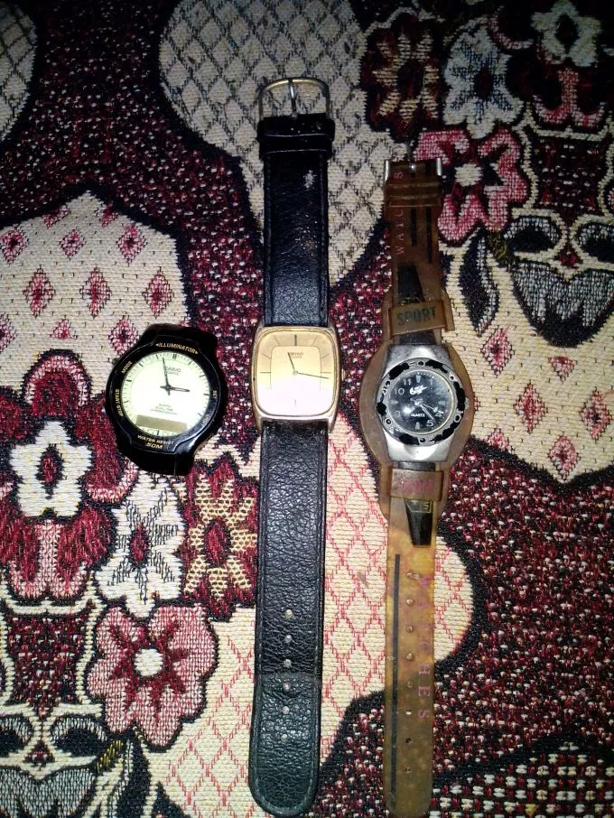 Mobiles not working for sale with free watches - photo 3