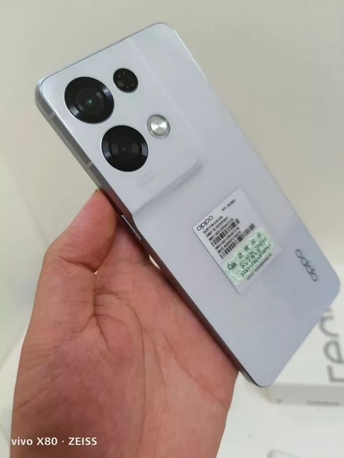 OPPO Reno 8 - photo 1