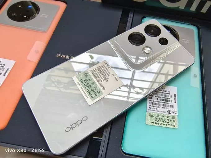 OPPO Reno 8 - photo 2