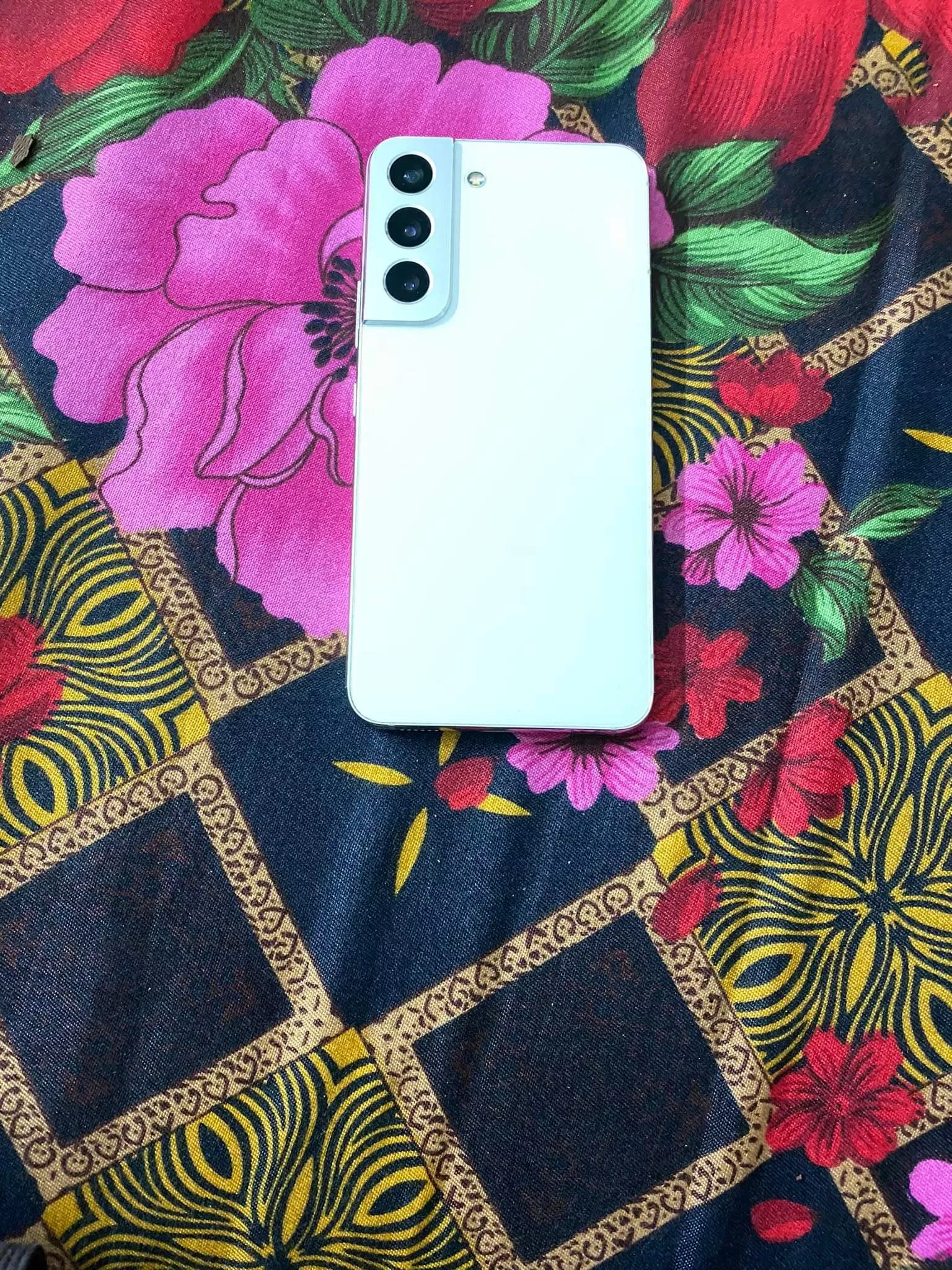 samsung s22 - photo 1