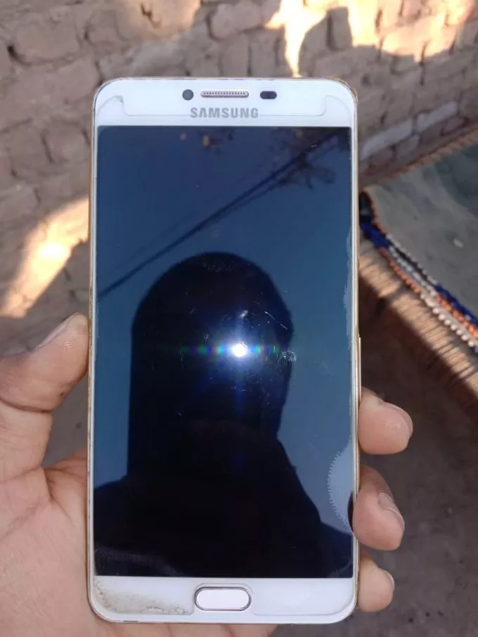 Samsung Galaxy C7 - photo 2