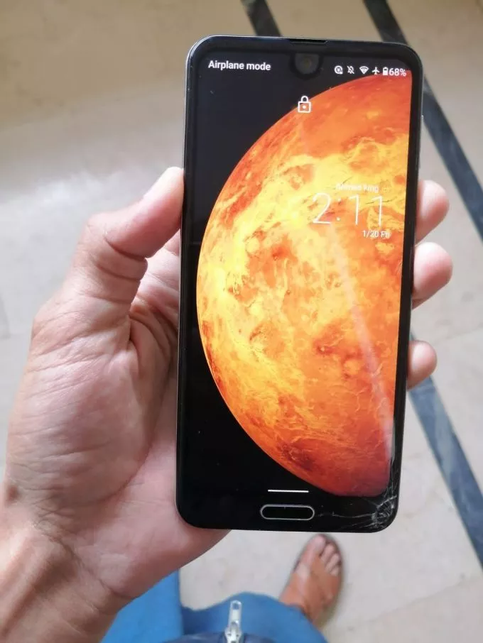 Sharp Aquos R2 - photo 2