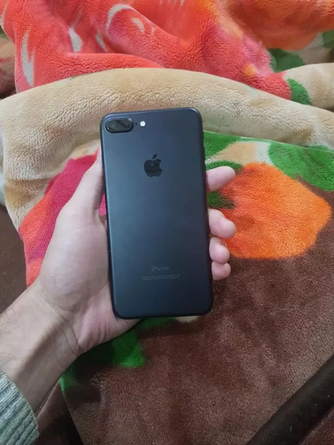 iPhone 7 plus non pta 128Gb - photo 1