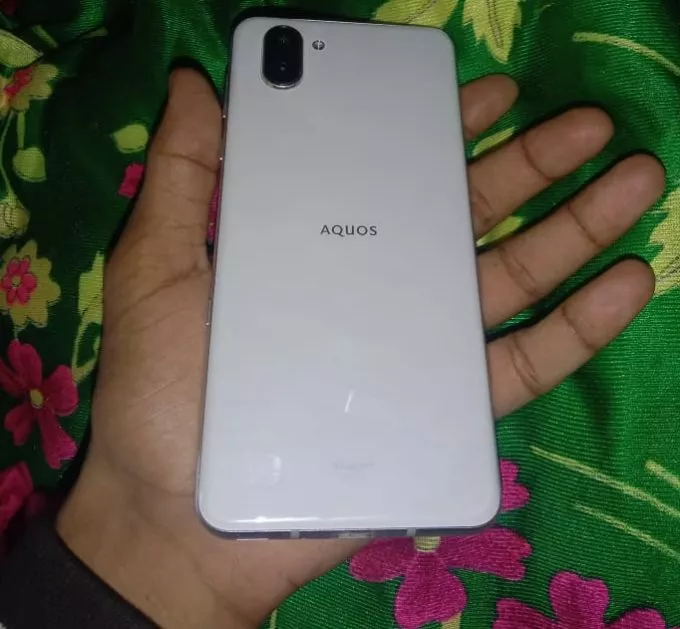 Sharp Aquos R3 approved 6/128 - photo 1