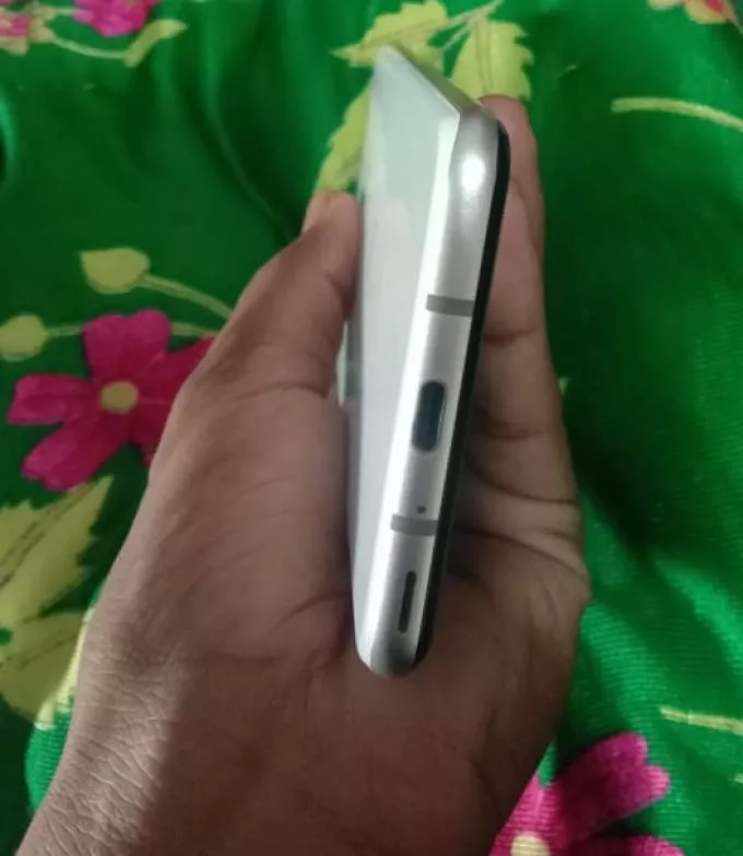 SHARP AQUOS R3 6/128 - photo 2