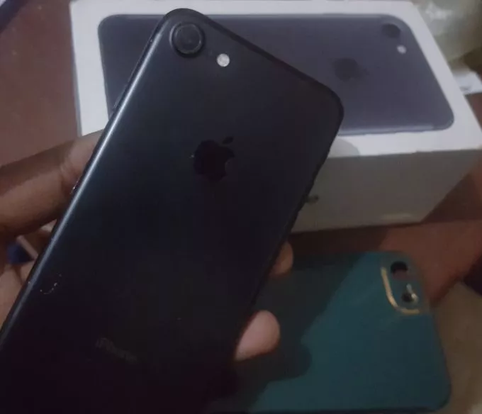 IPhone 7 128GB - photo 1