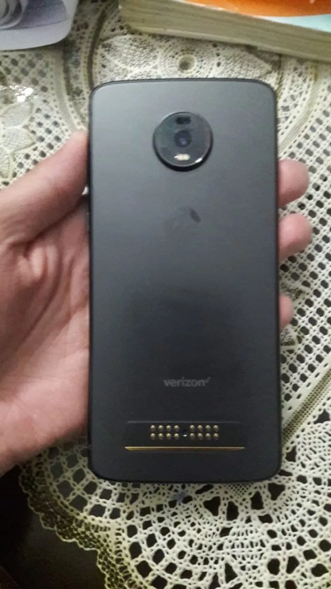 Moto Z4 - photo 1