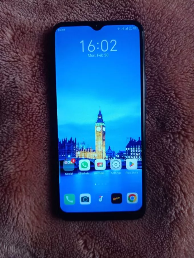 infinix hot 8 (9/10 condition) - photo 1