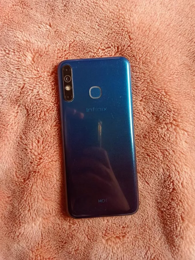 infinix hot 8 (9/10 condition) - photo 1