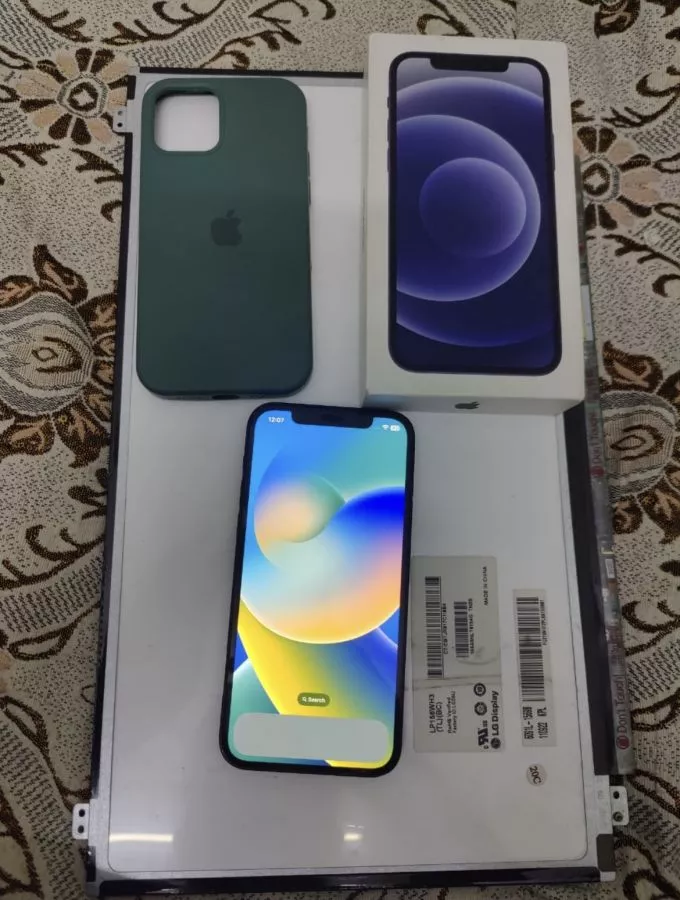 Iphone 12 - photo 1