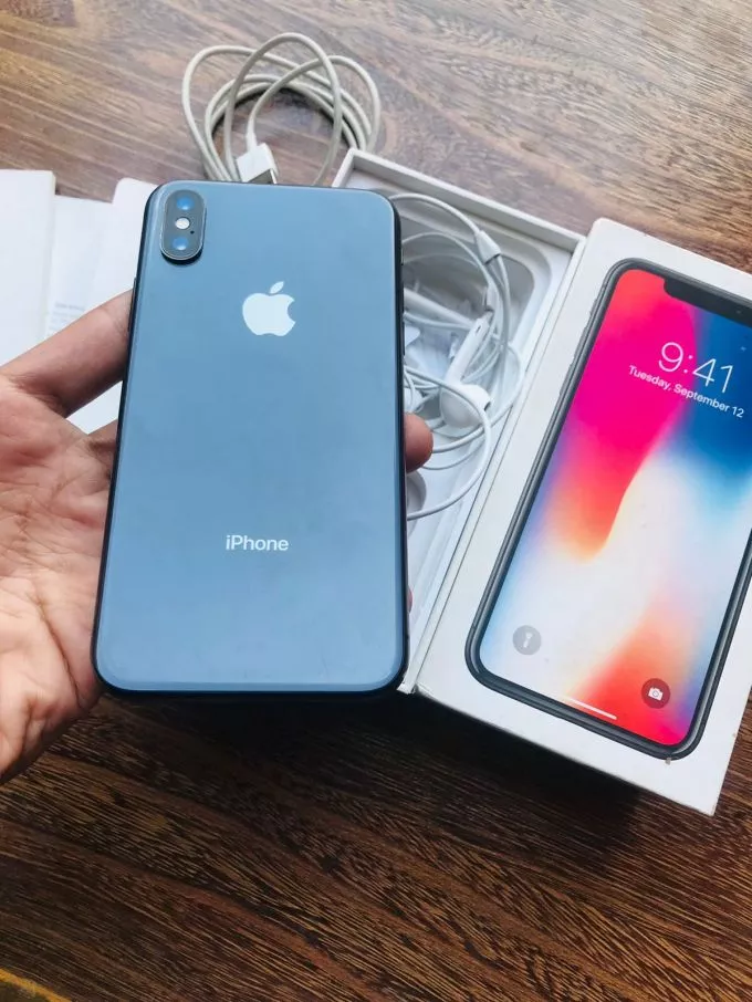Iphone X - photo 1