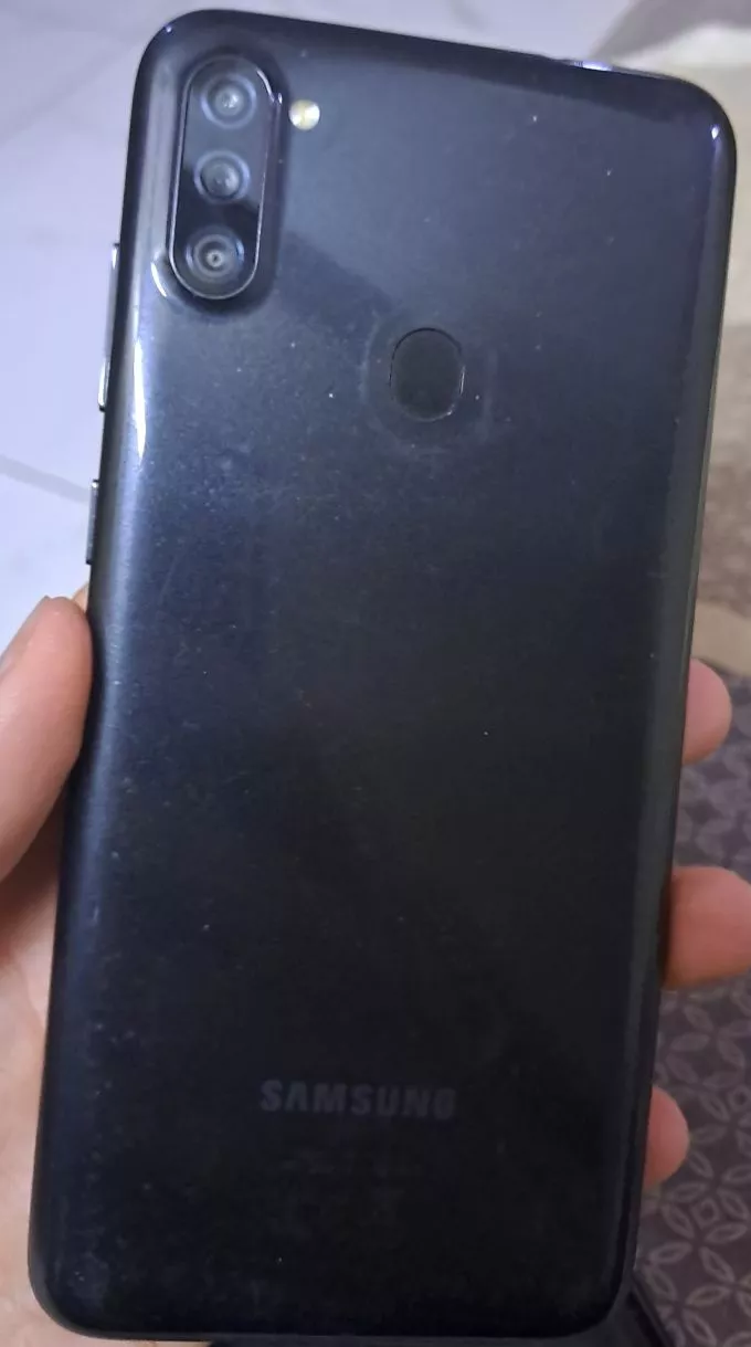 Samsung galaxy A11 smartphone good condition - photo 1