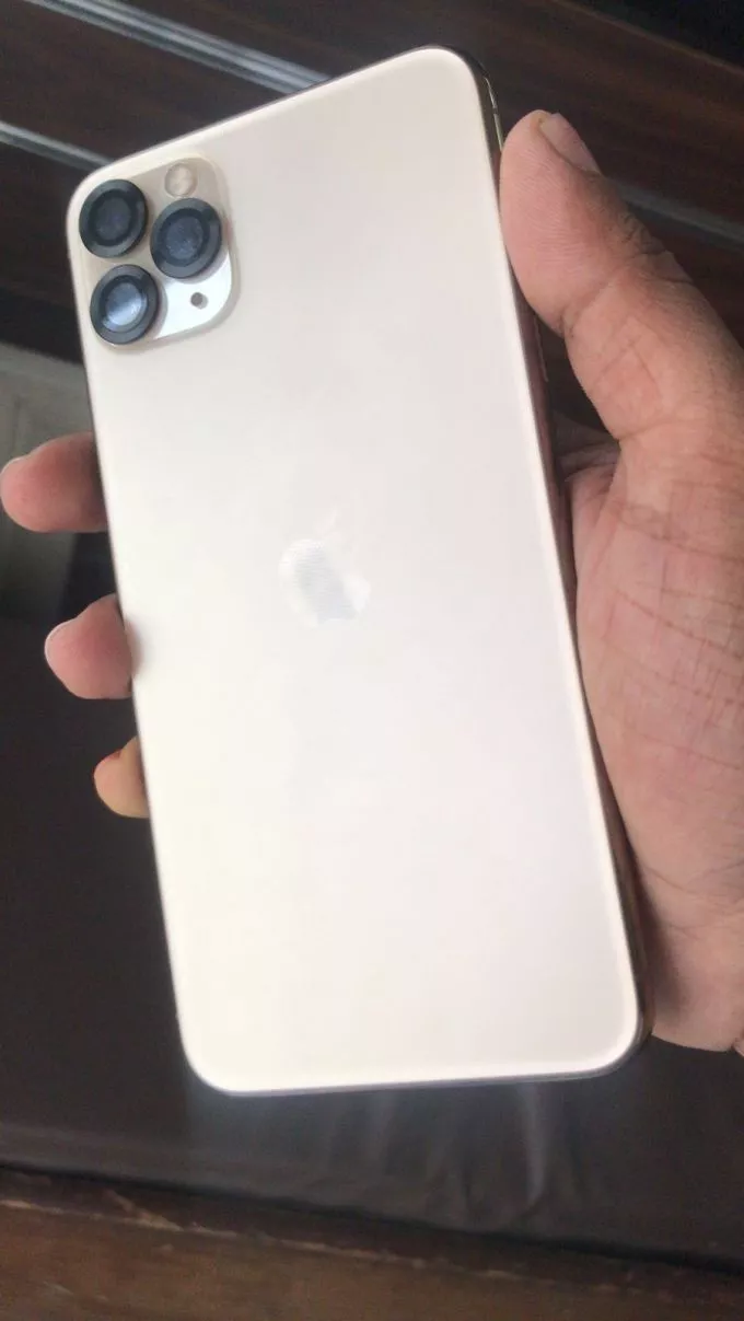 iphone 11 PRO MAX - photo 2