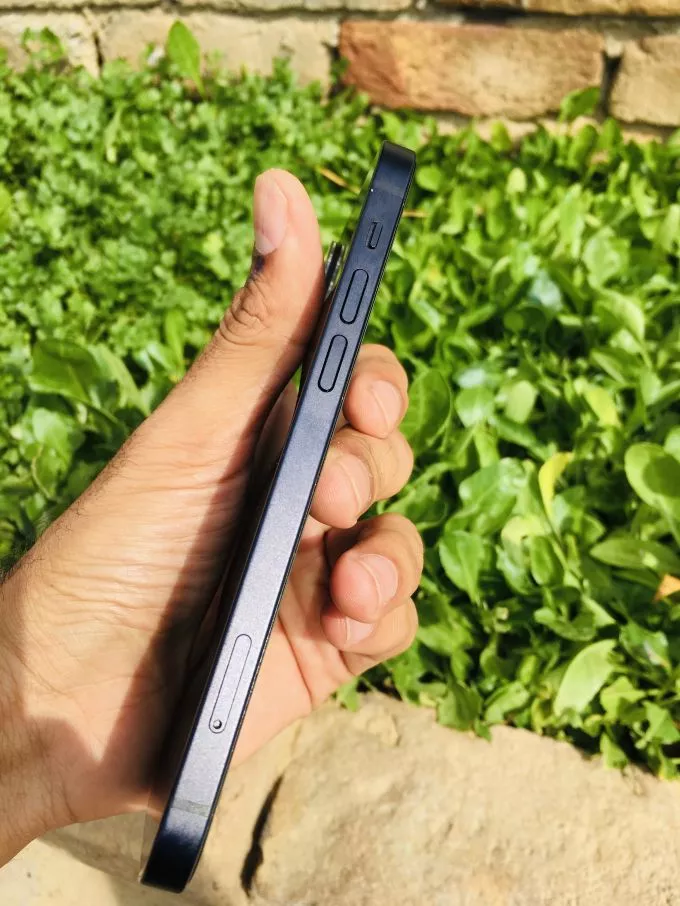 Shiny Black iPhone 12 128gb - photo 3