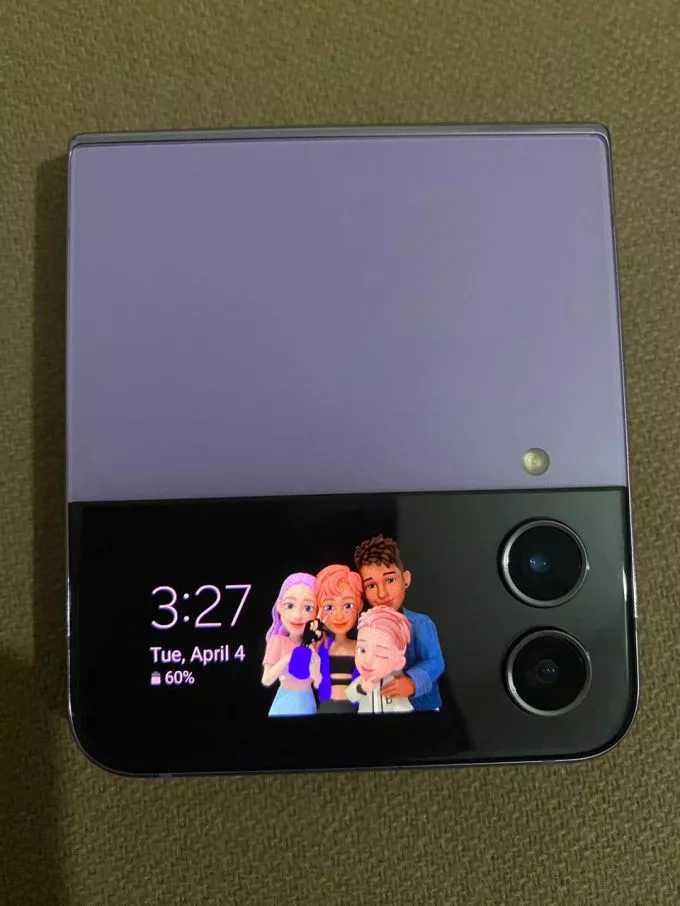 Samsung Galaxy Z Flip 4 - photo 1