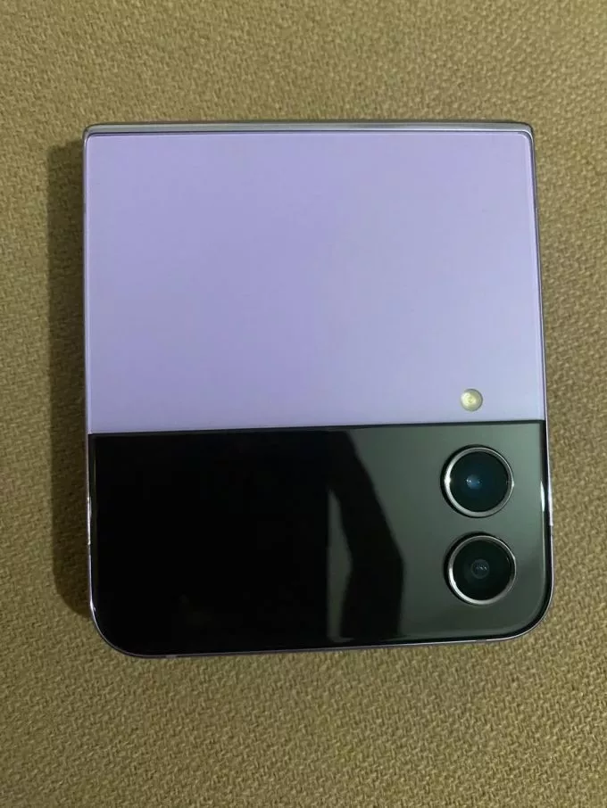Samsung Galaxy Z Flip 4 - photo 3