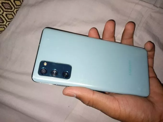 Samsung galaxy s20 fe - photo 1