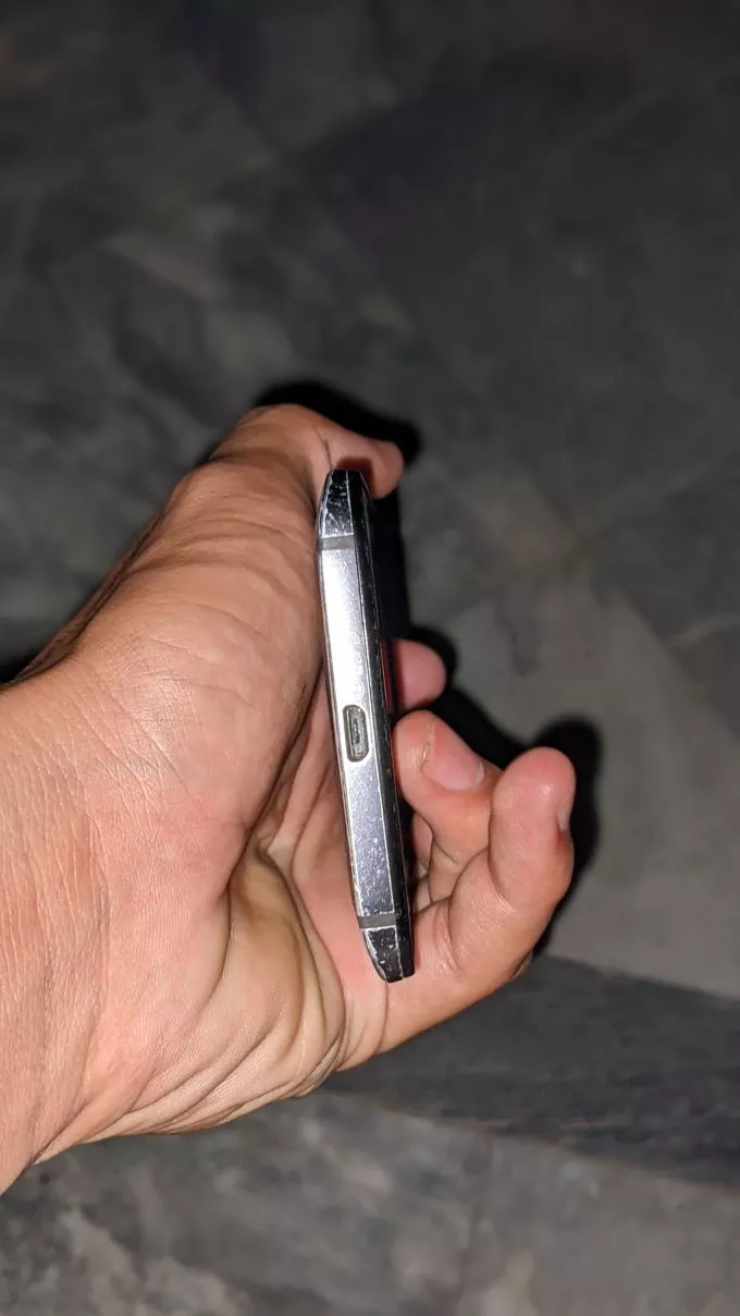 Motorola droid turbo 2 - photo 1
