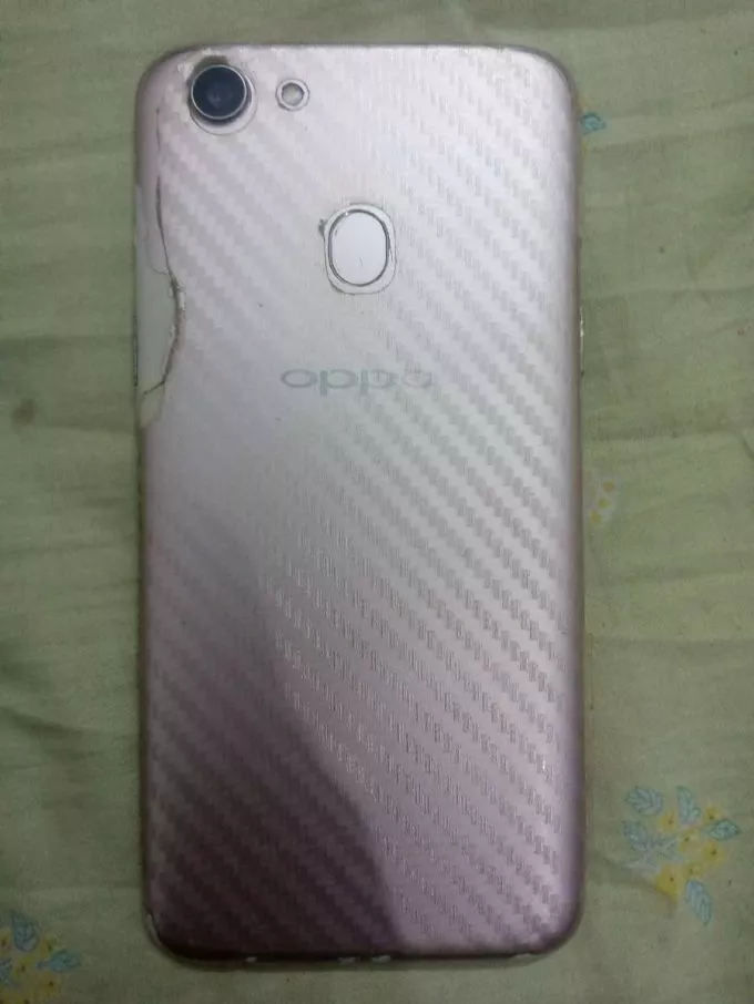 OPPO F5 - photo 1