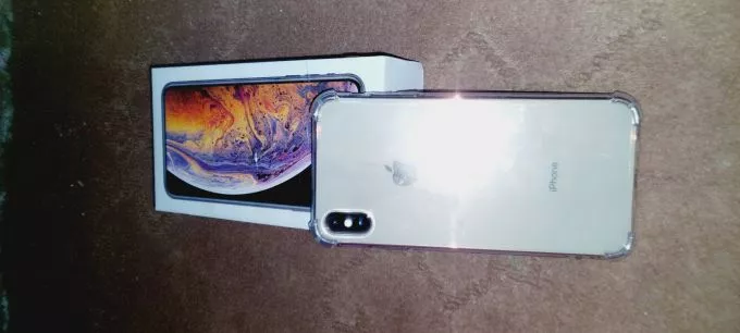 iPhone XS Max - photo 2