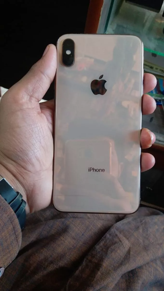 iPhone XS Max - photo 3