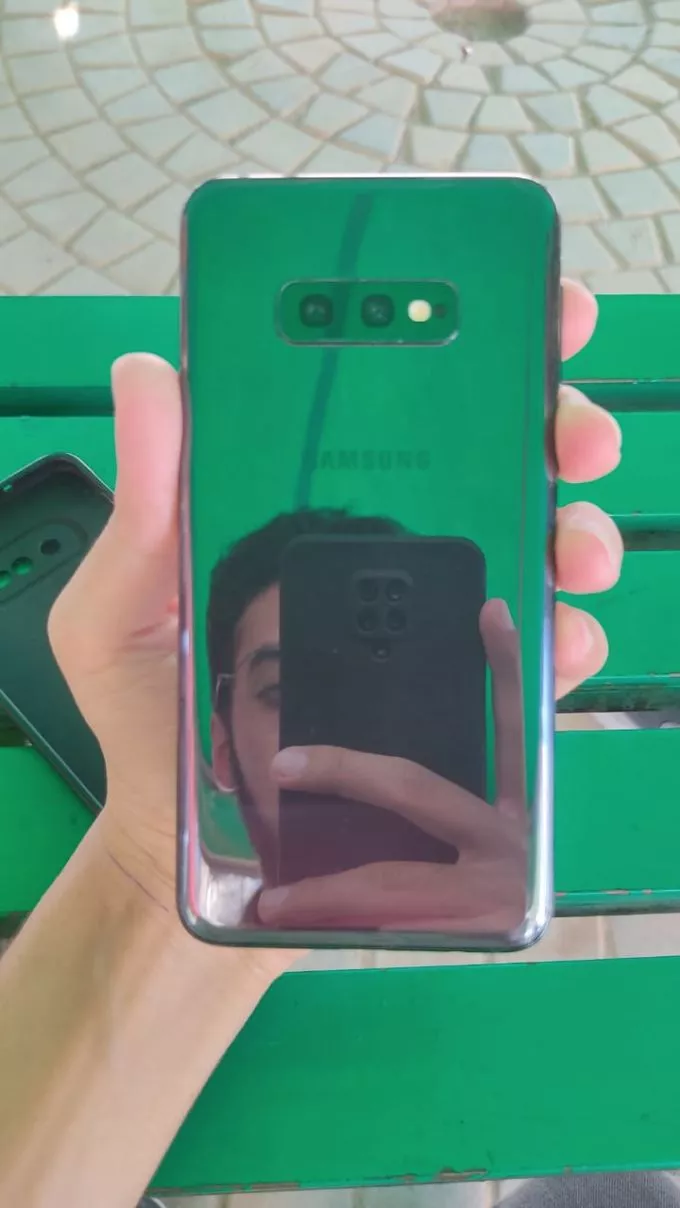 Samsung S10e - photo 2