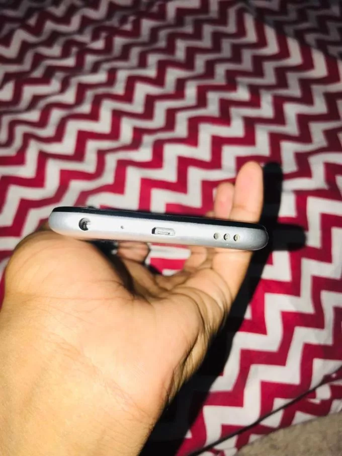 Lg Q31 - photo 1
