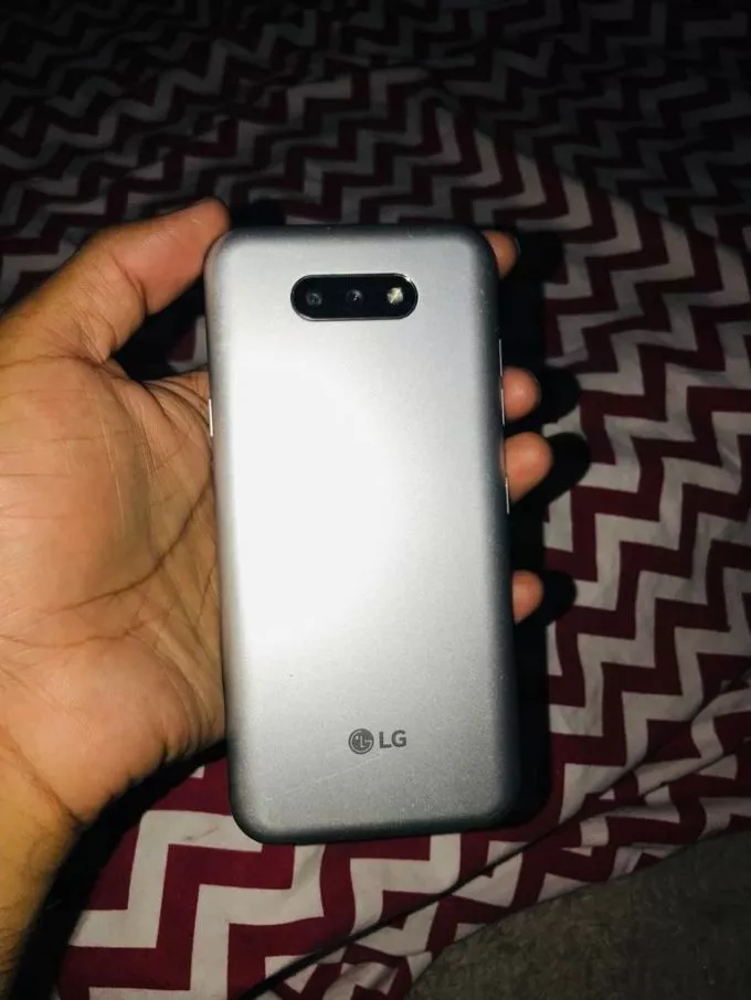 Lg Q31 - photo 2