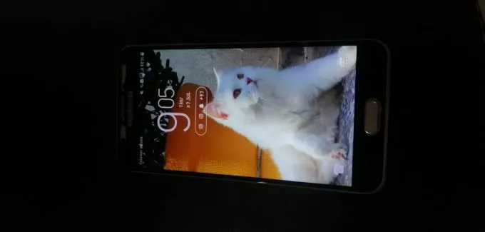 Samsung Galaxy J7 prime - photo 2