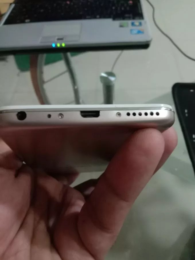 VIVO Y67 ( 4+64) in 10/10 condition - photo 1