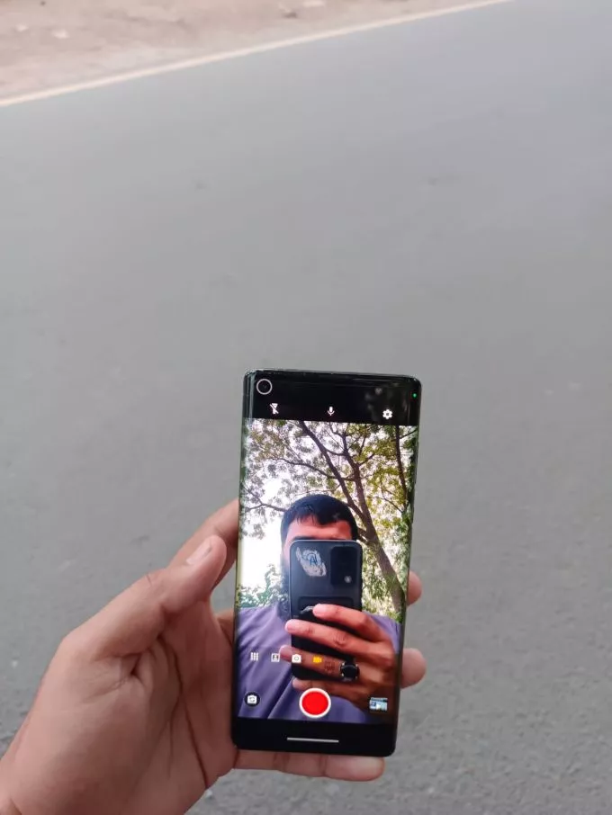 Moto Edge Plus - photo 1