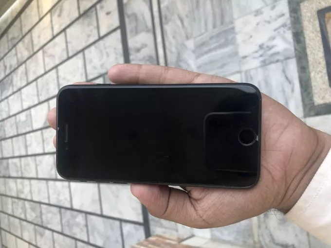 Iphone SE 2020 PTA Approved - photo 2