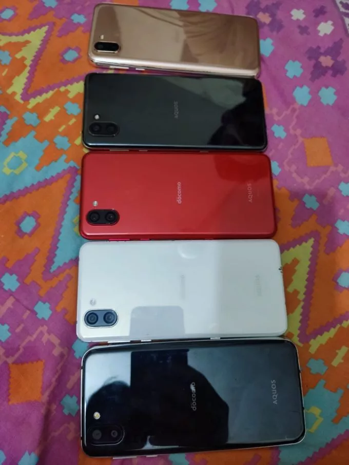 SHARP AQUOS R2 - photo 1