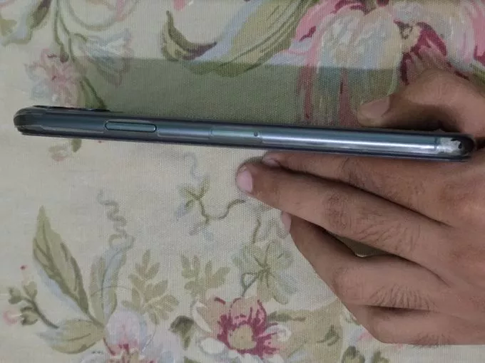 Iphone 11 pro max - 64 GB Factory Unlock - photo 2