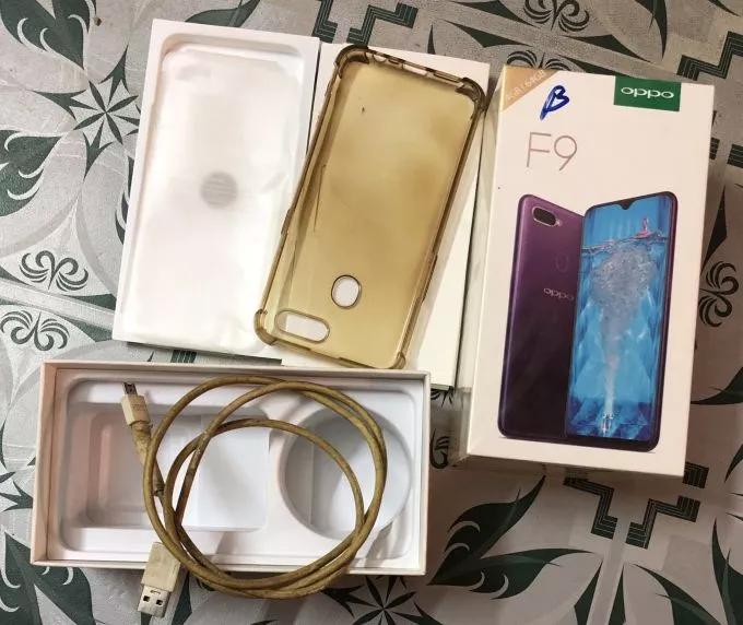 Oppo F9 - photo 3