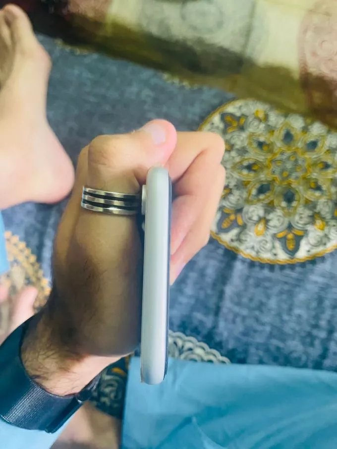 Iphone XR - photo 2