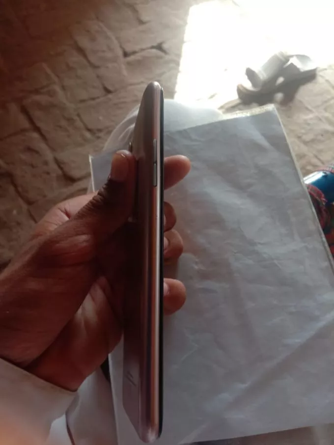 oppo f5 4 64 - photo 3