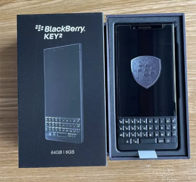 blackberry Key 2 new box pack 10/10 - photo 1