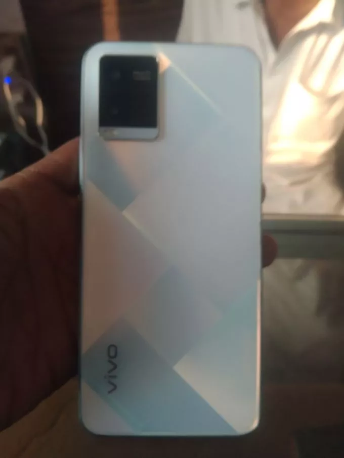 Vivo Y21 - photo 1