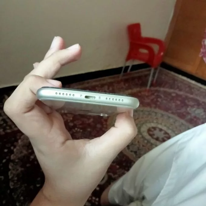 iPhone 11 64 go non pta 99%battey health original battery - photo 3