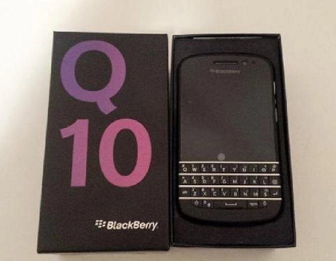 Blackberry Q10 box pack