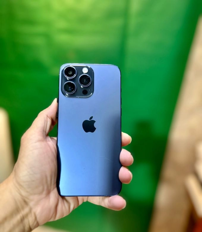 iPhone 14 and 15 Pro Max - photo 1