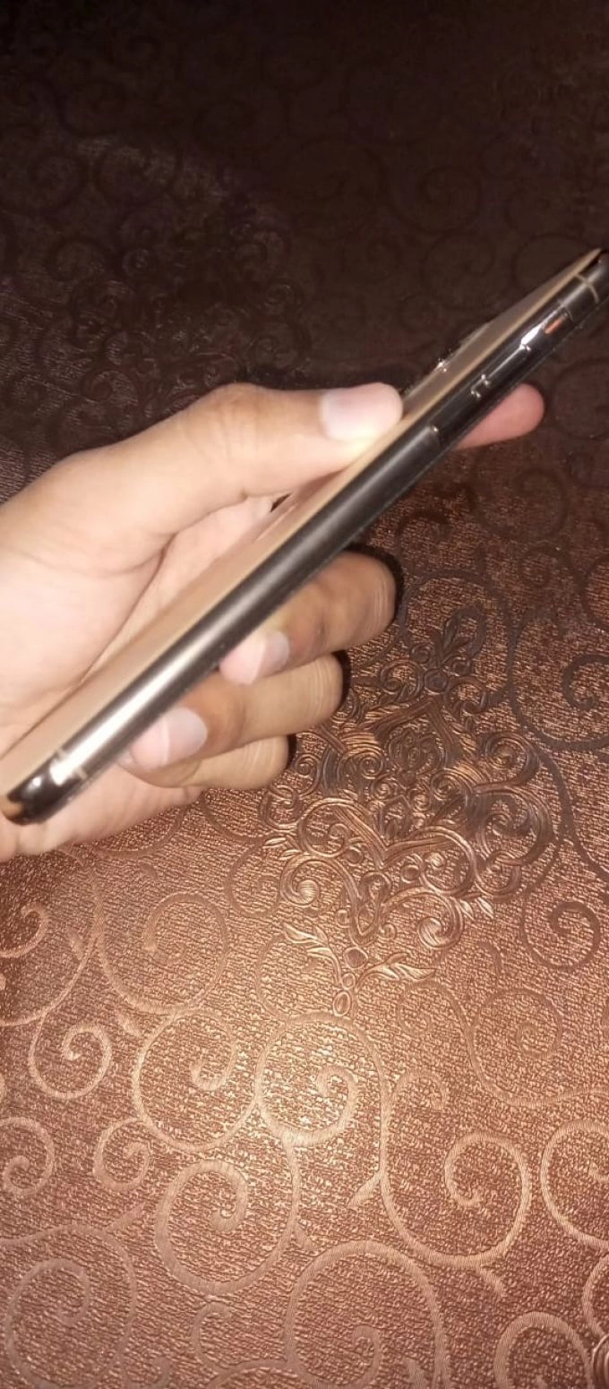 iPhone 11 Pro Max (factory unlock) - photo 2