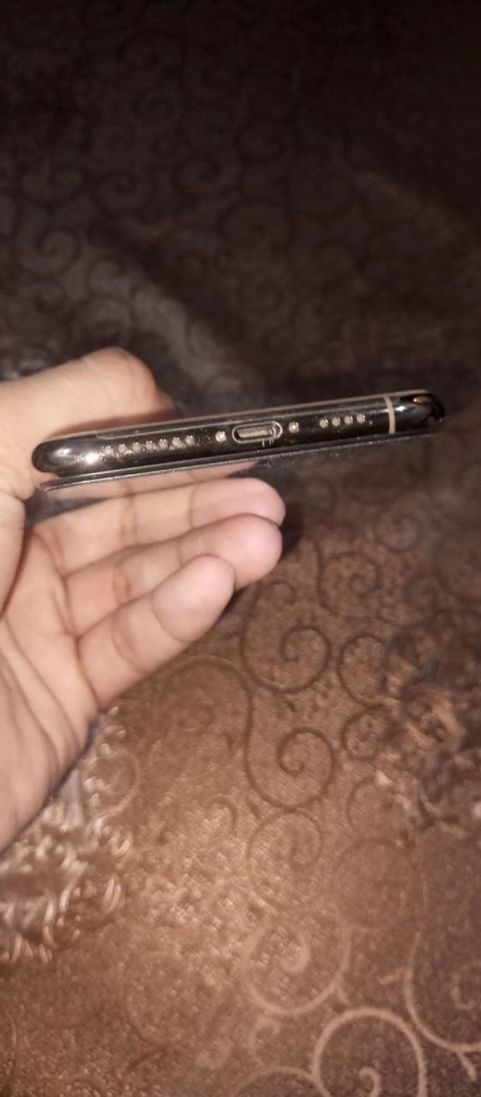 iPhone 11 Pro Max (factory unlock) - photo 3