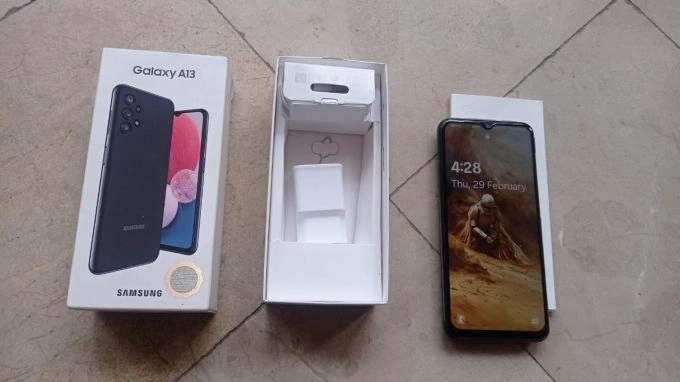 New Samsung Galaxy a13 4/128gb 10/10 condition with box charger - photo 3
