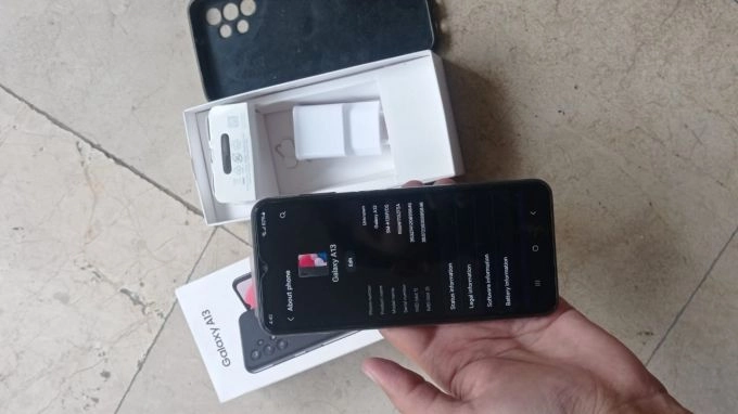 New Samsung Galaxy a13 4/128gb 10/10 condition with box charger - photo 2